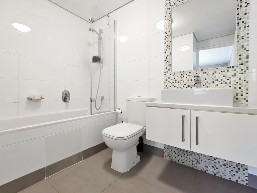 2 Bedroom Property for Sale in Vredehoek Western Cape